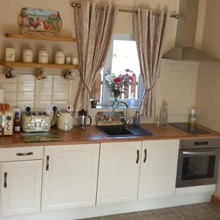 Rustic Kerry Hideaway - Cliffs Coast & Comfort Lejlighed