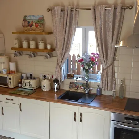 Rustic Kerry Hideaway - Cliffs Coast & Comfort Lejlighed *