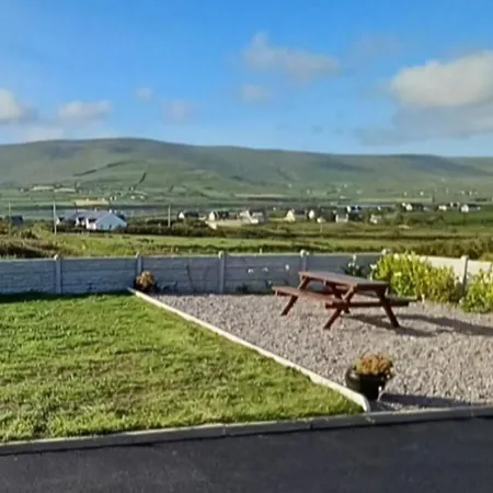Rustic Kerry Hideaway - Cliffs Coast & Comfort Lejlighed